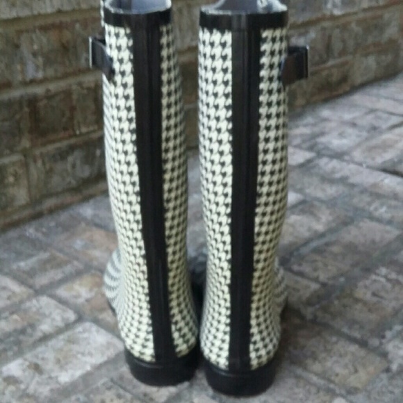 👠 $25 SALE! Nomad Rainboots - Picture 7 of 7